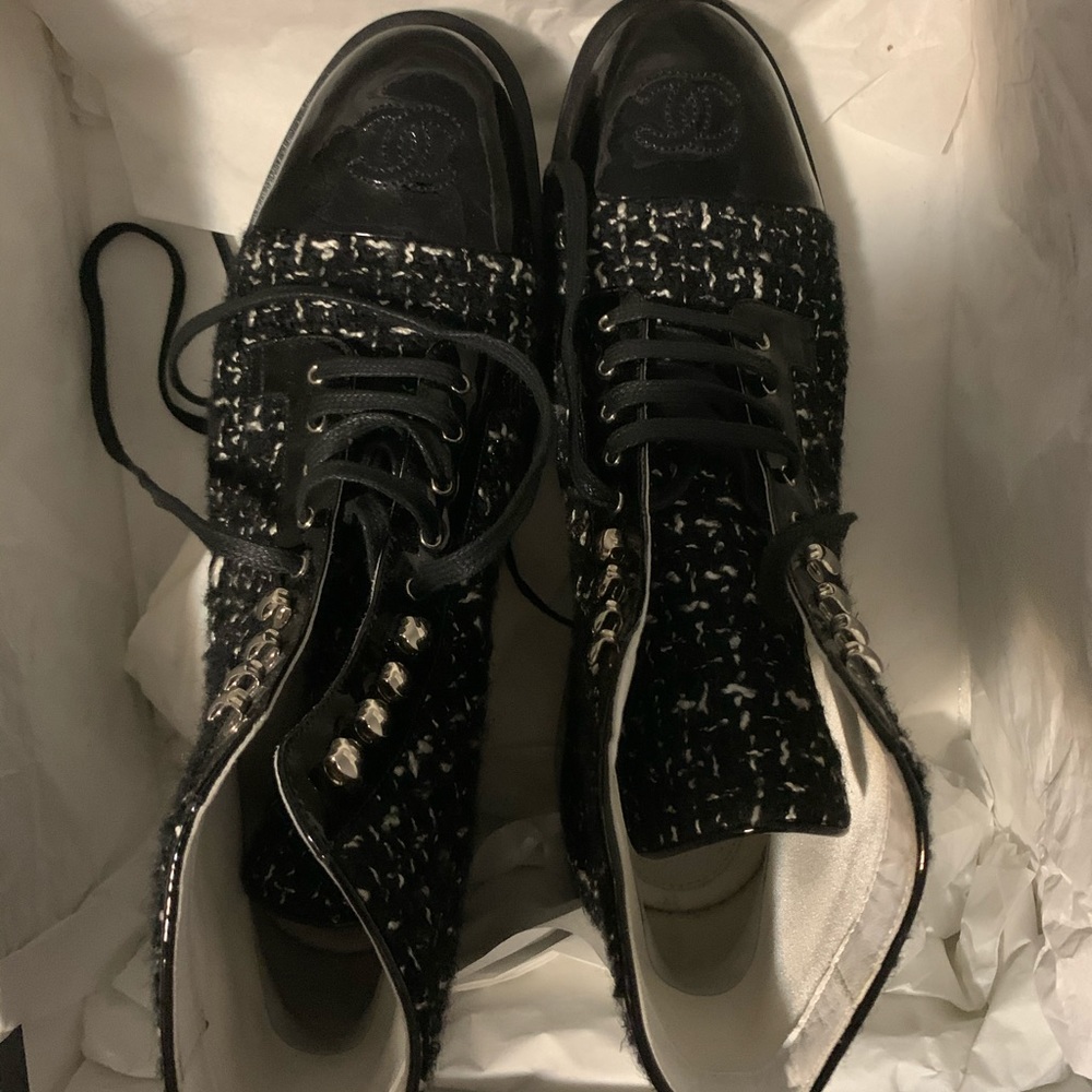 Authentic & Rare Chanel Tweed Boots - Picture 12 of 13